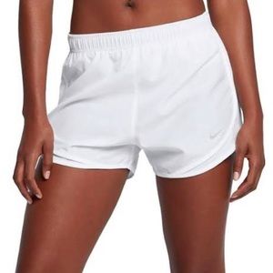 ✉️all white nike shorts